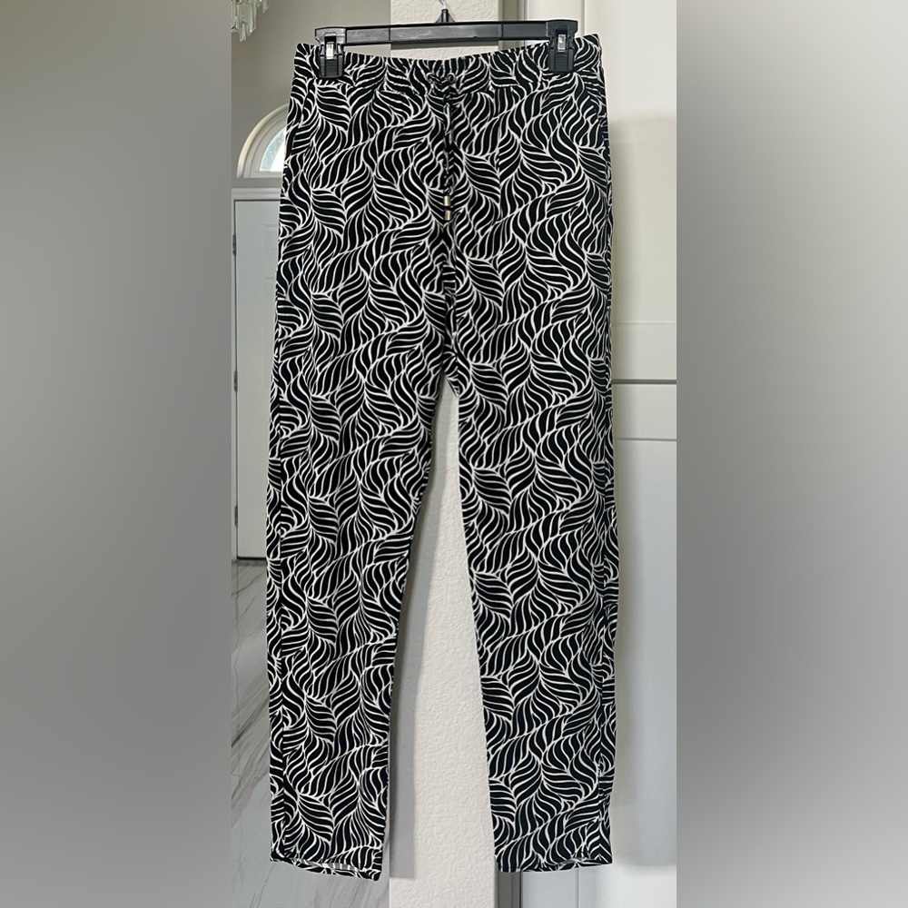 Women’s Black and White Leaf Patterned Pants Size S